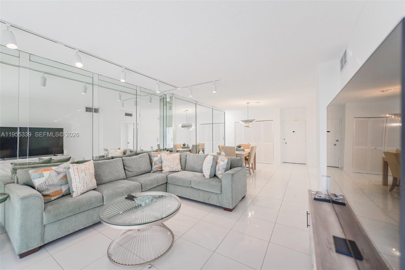 22L 1 / 2 870 sq. ft. $ 2026-01-29 0 Photo