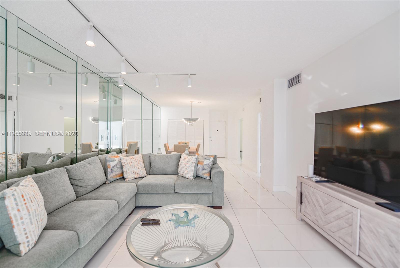 22L 1 / 2 870 sq. ft. $ 2026-01-29 0 Photo