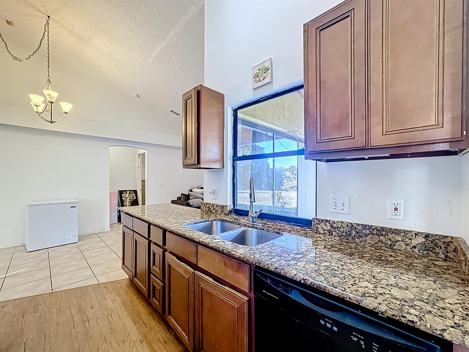 Ver detalles 2091 3 / 2 1404 sq. ft. $ 2026-03-12 0 foto