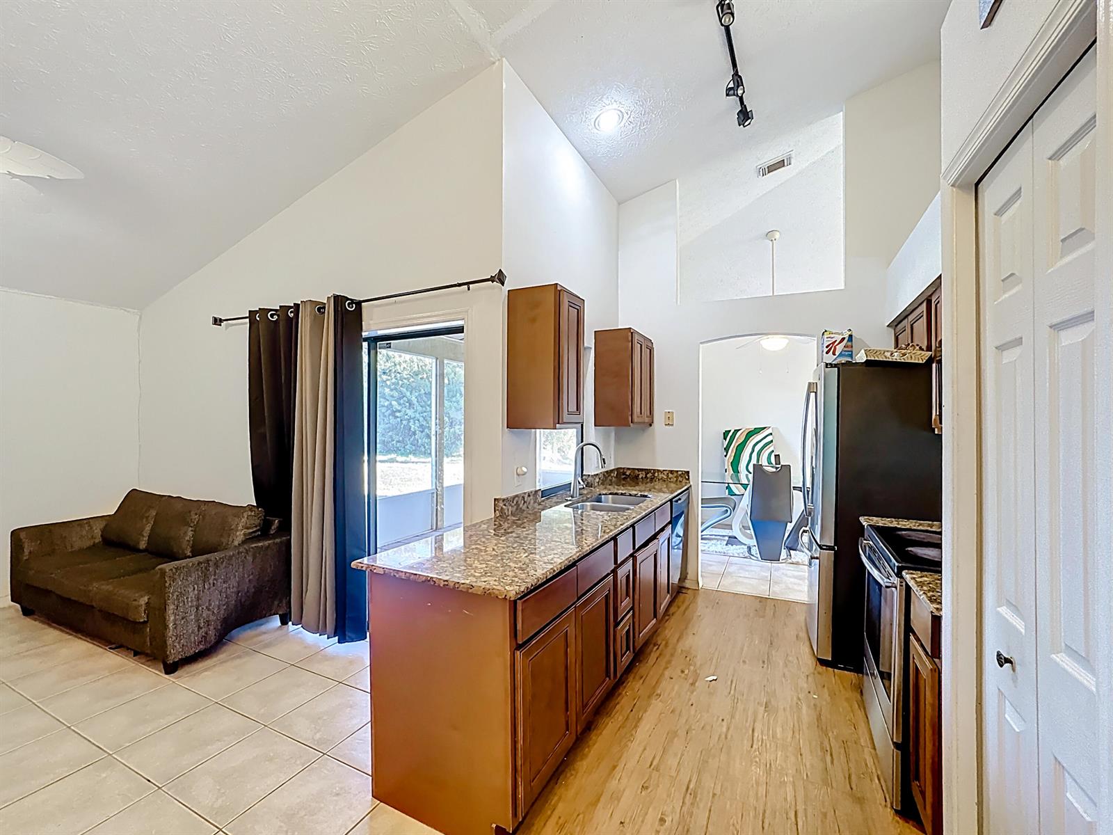 Ver detalles 2091 3 / 2 1404 sq. ft. $ 2026-03-12 0 foto