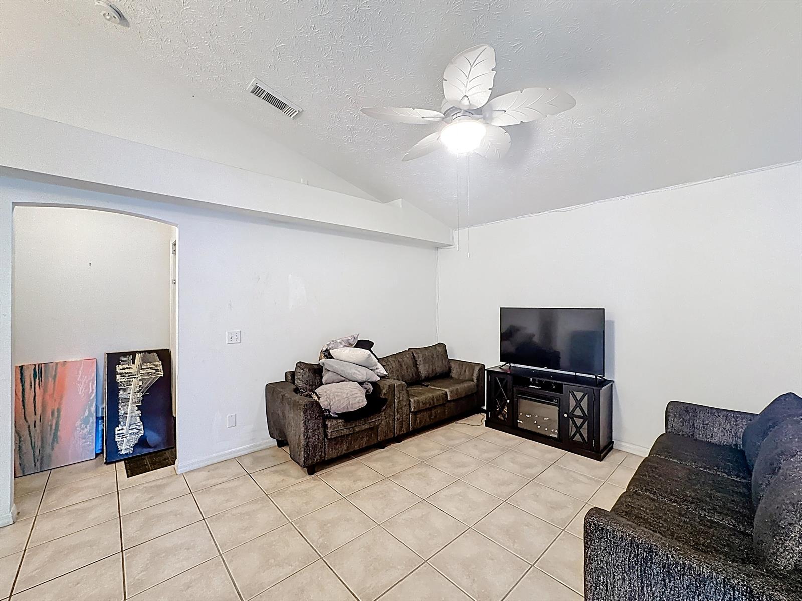 Ver detalles 2091 3 / 2 1404 sq. ft. $ 2026-03-12 0 foto