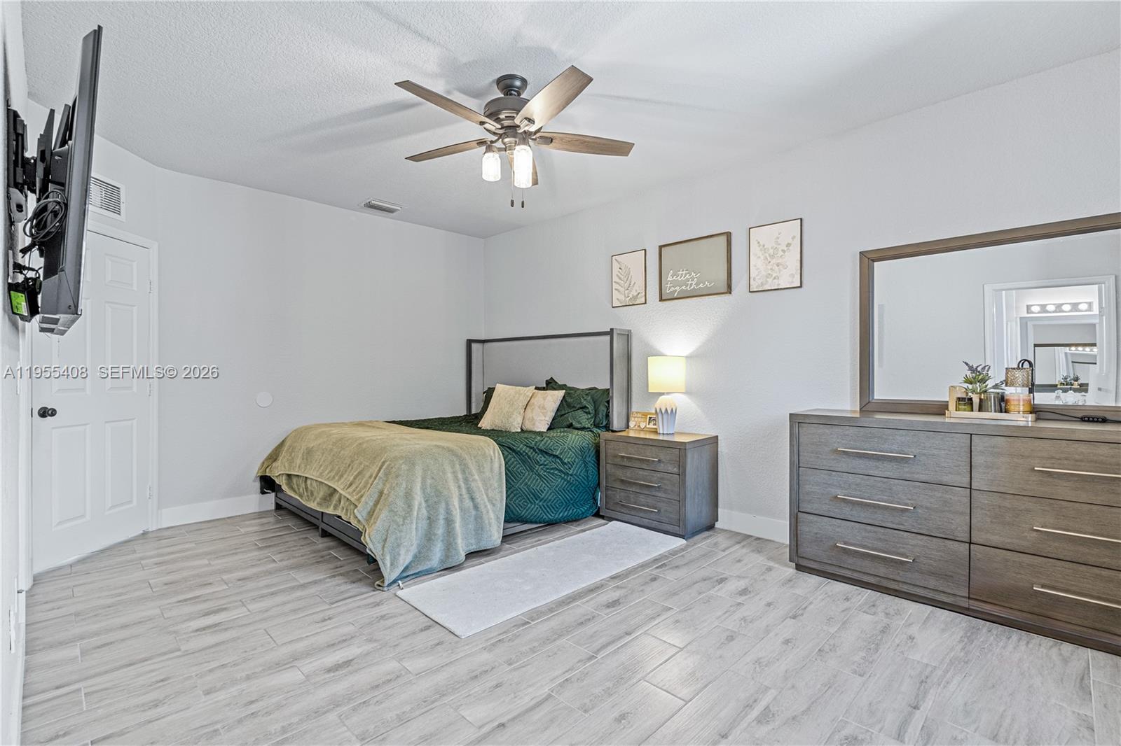 Ver detalles 2 / 3 1431 sq. ft. $ 2026-05-19 0 foto