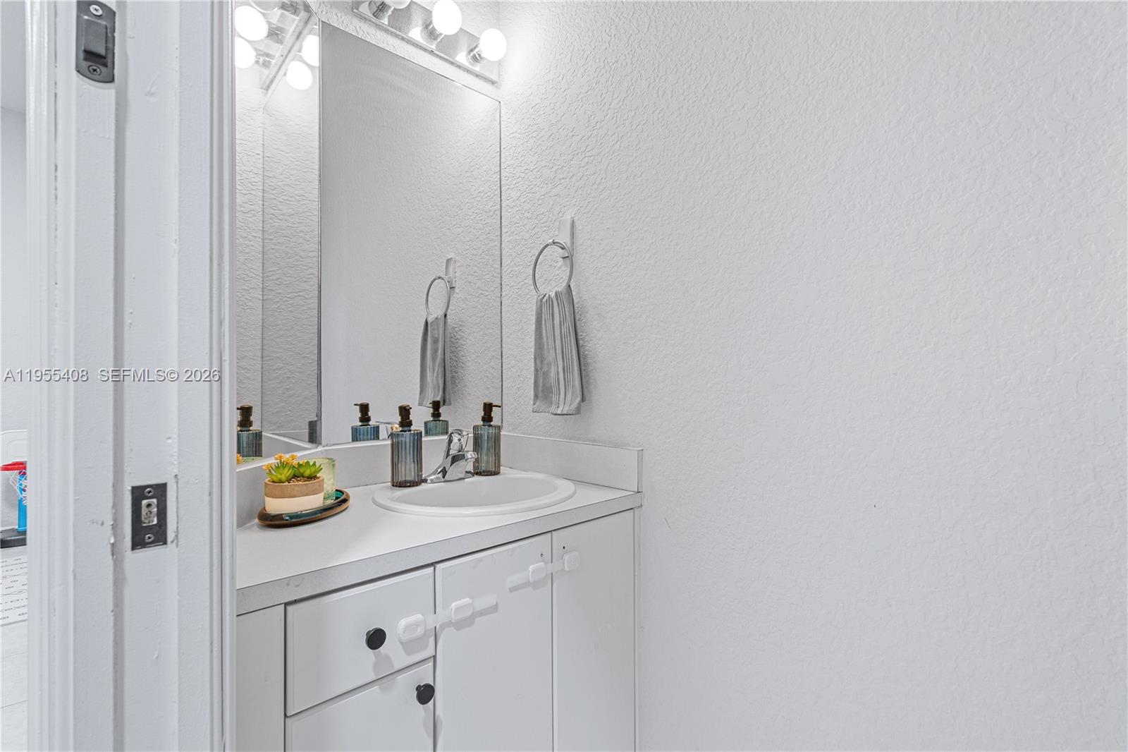Ver detalles 2 / 3 1431 sq. ft. $ 2026-05-19 0 foto