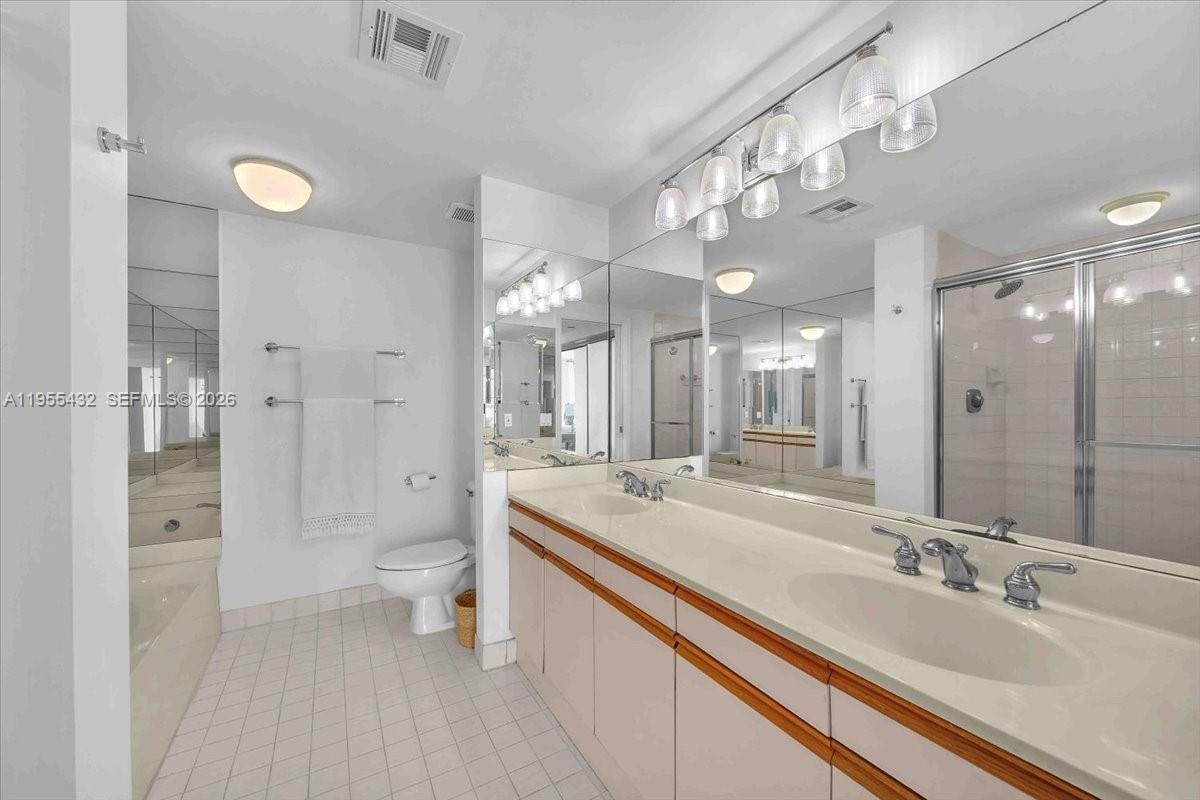 Photo of 3610 Yacht Club Dr #1001, Aventura, Florida, 33180 - Main En-suite