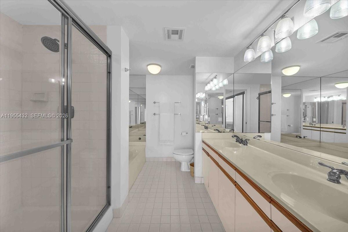 Photo of 3610 Yacht Club Dr #1001, Aventura, Florida, 33180 - Main En-suite