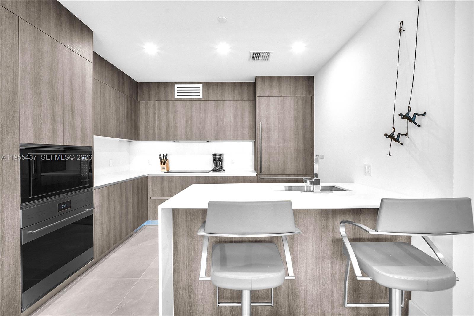 603 2 / 3 1361 sq. ft. $ 2026-01-30 0 Photo