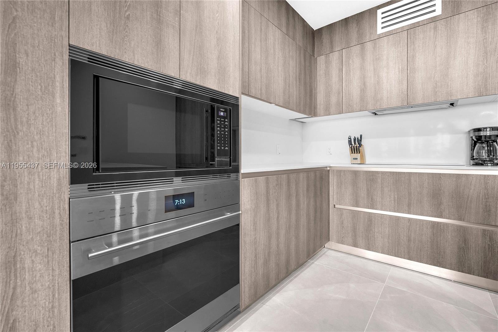 603 2 / 3 1361 sq. ft. $ 2026-01-30 0 Photo