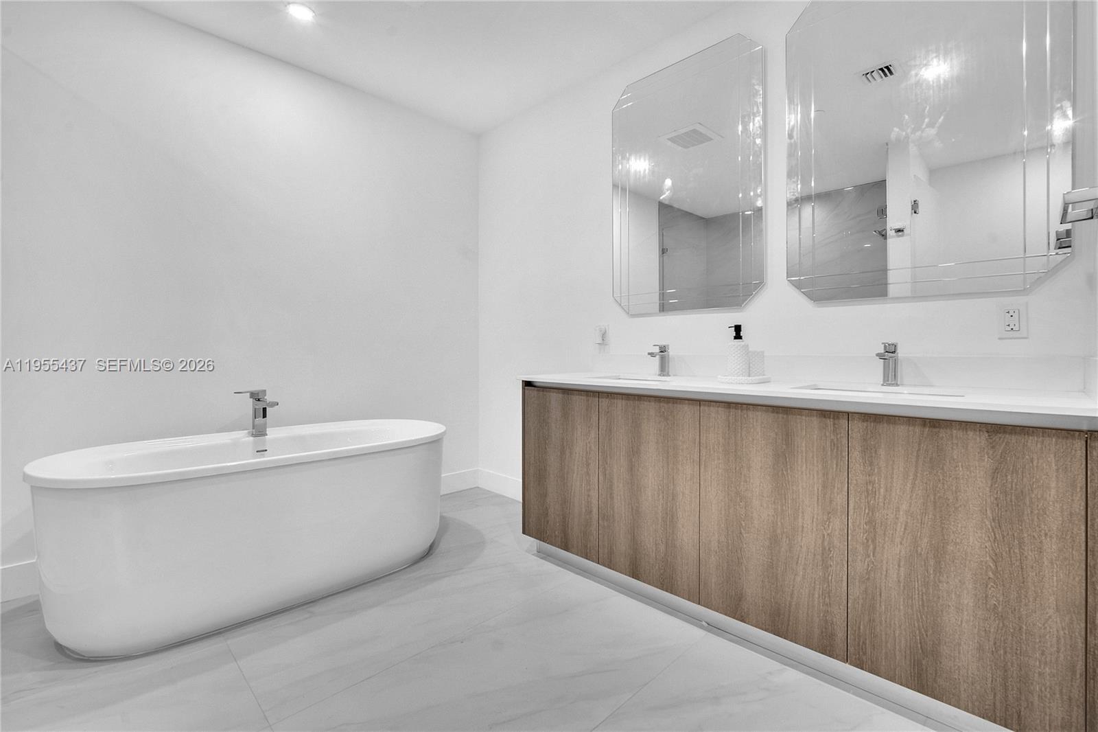 603 2 / 3 1361 sq. ft. $ 2026-01-30 0 Photo