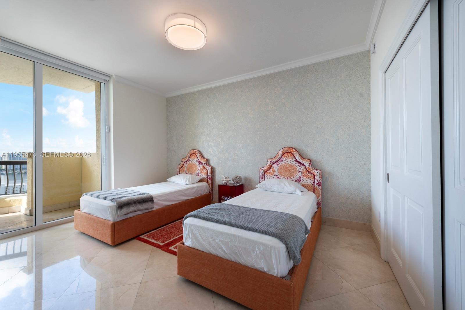 2605 3 / 3 2214 sq. ft. $ 2026-01-29 0 Photo