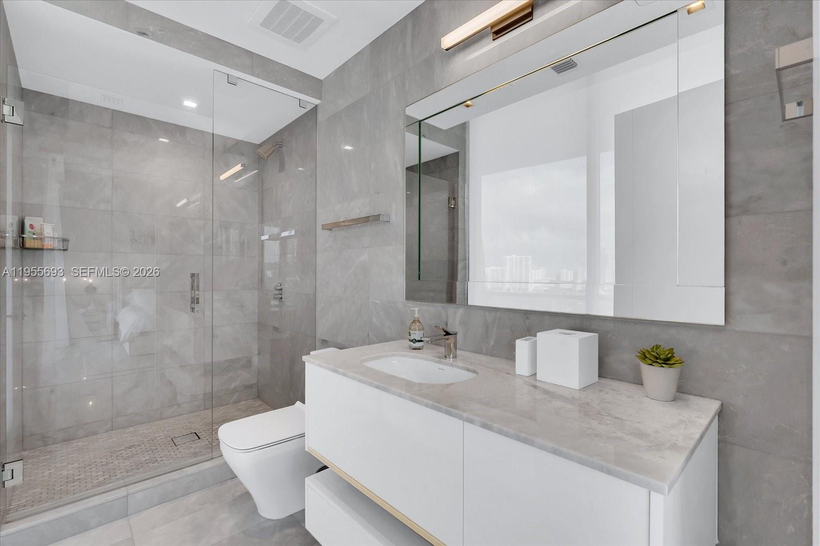 704 4 / 6 3252 sq. ft. $ 2026-01-30 0 Photo