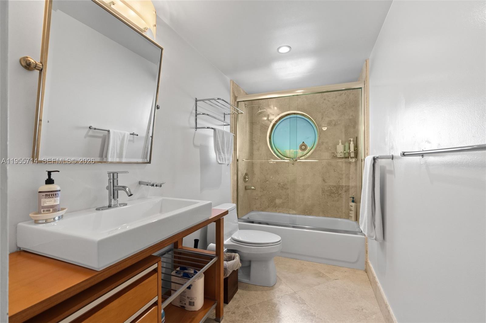 See details 1209 3 / 3 1950 sq. ft. $ 2026-01-30 0 Photo