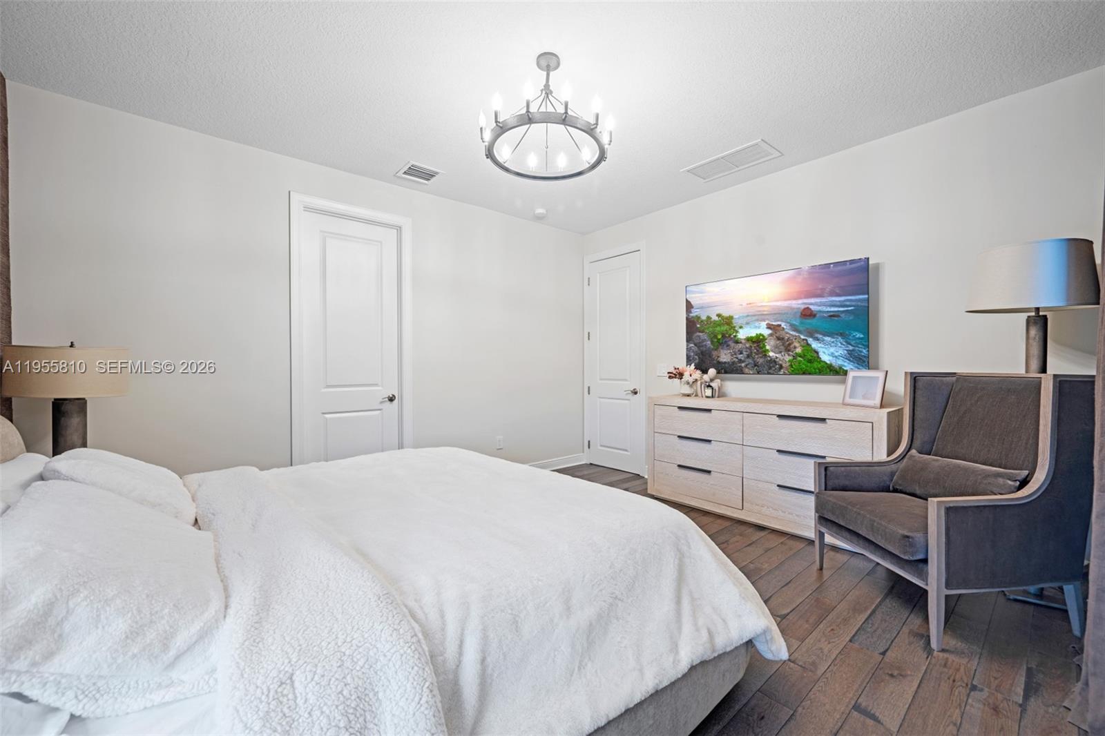 1465 5 / 3 2502 sq. ft. $ 2026-01-30 0 Photo