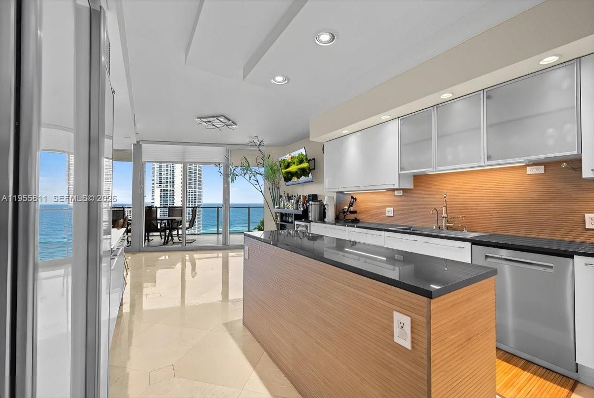 Photo of 3101 Ocean Dr  #3003, Hollywood, Florida, 33019 - 