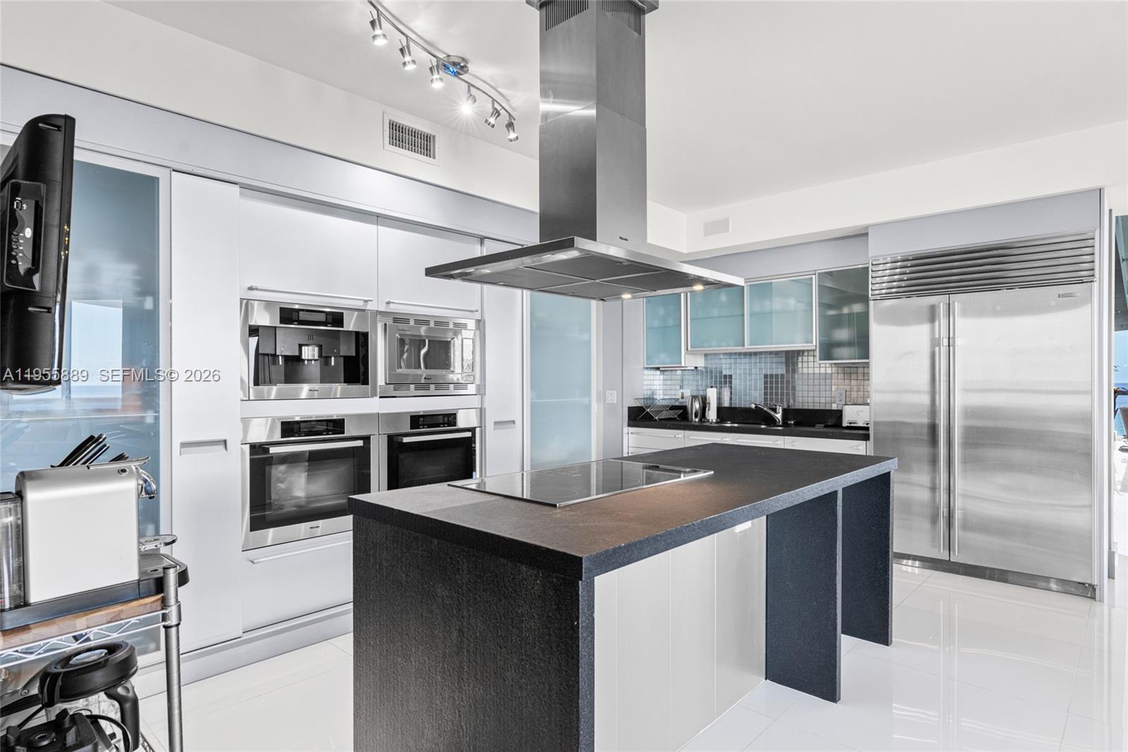 709 3 / 4 4045 sq. ft. $ 2026-01-30 0 Photo