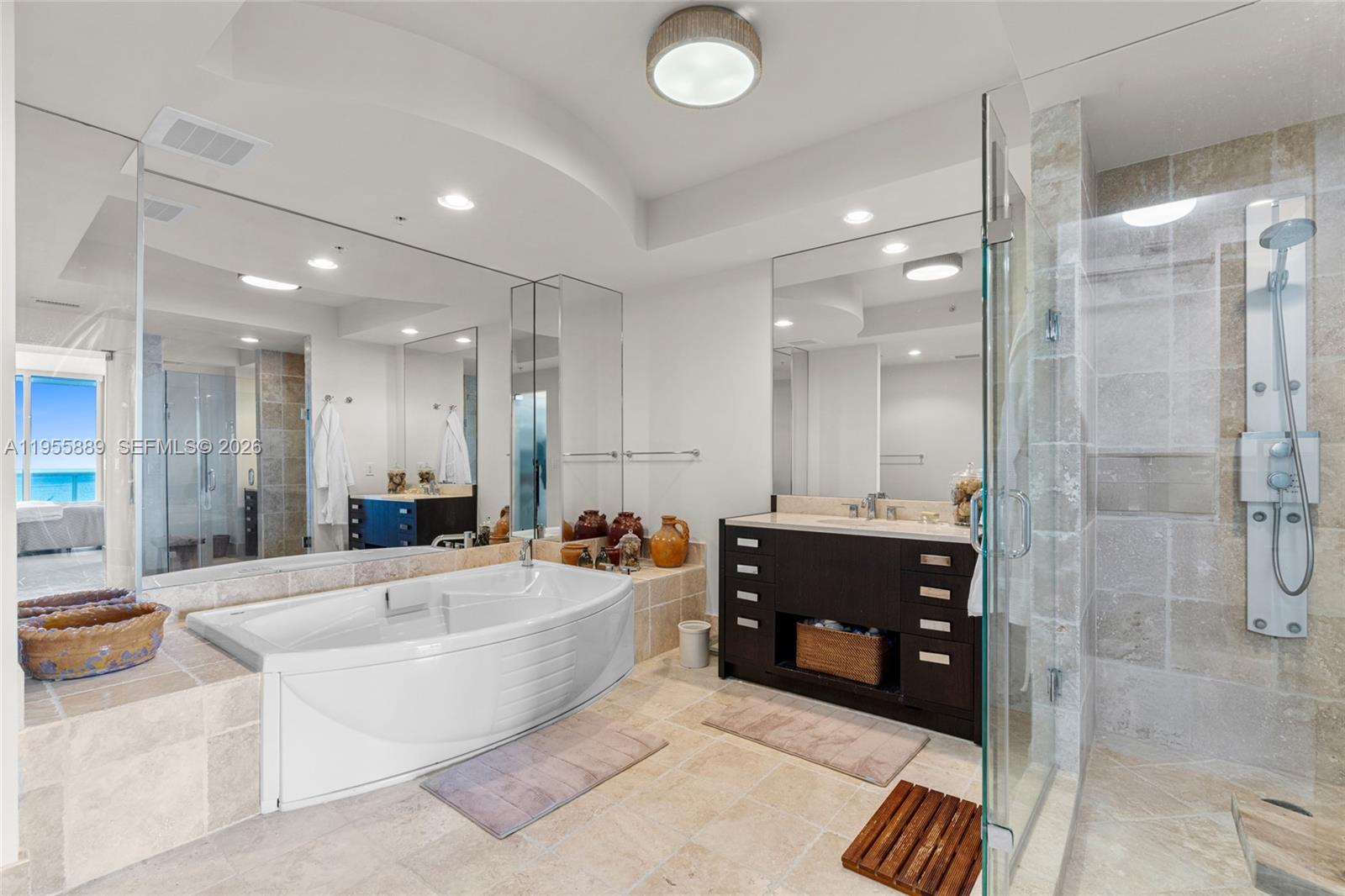 709 3 / 4 4045 sq. ft. $ 2026-01-30 0 Photo