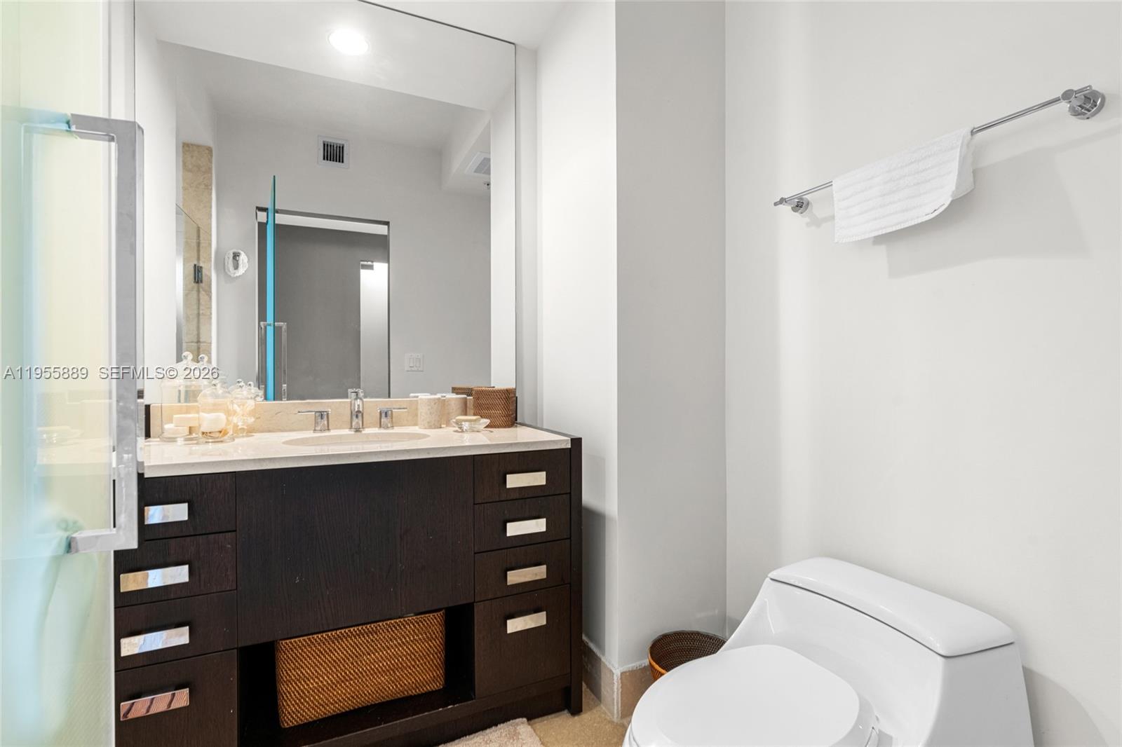 709 3 / 4 4045 sq. ft. $ 2026-01-30 0 Photo