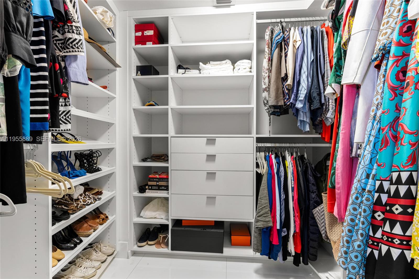 709 3 / 4 4045 sq. ft. $ 2026-01-30 0 Photo