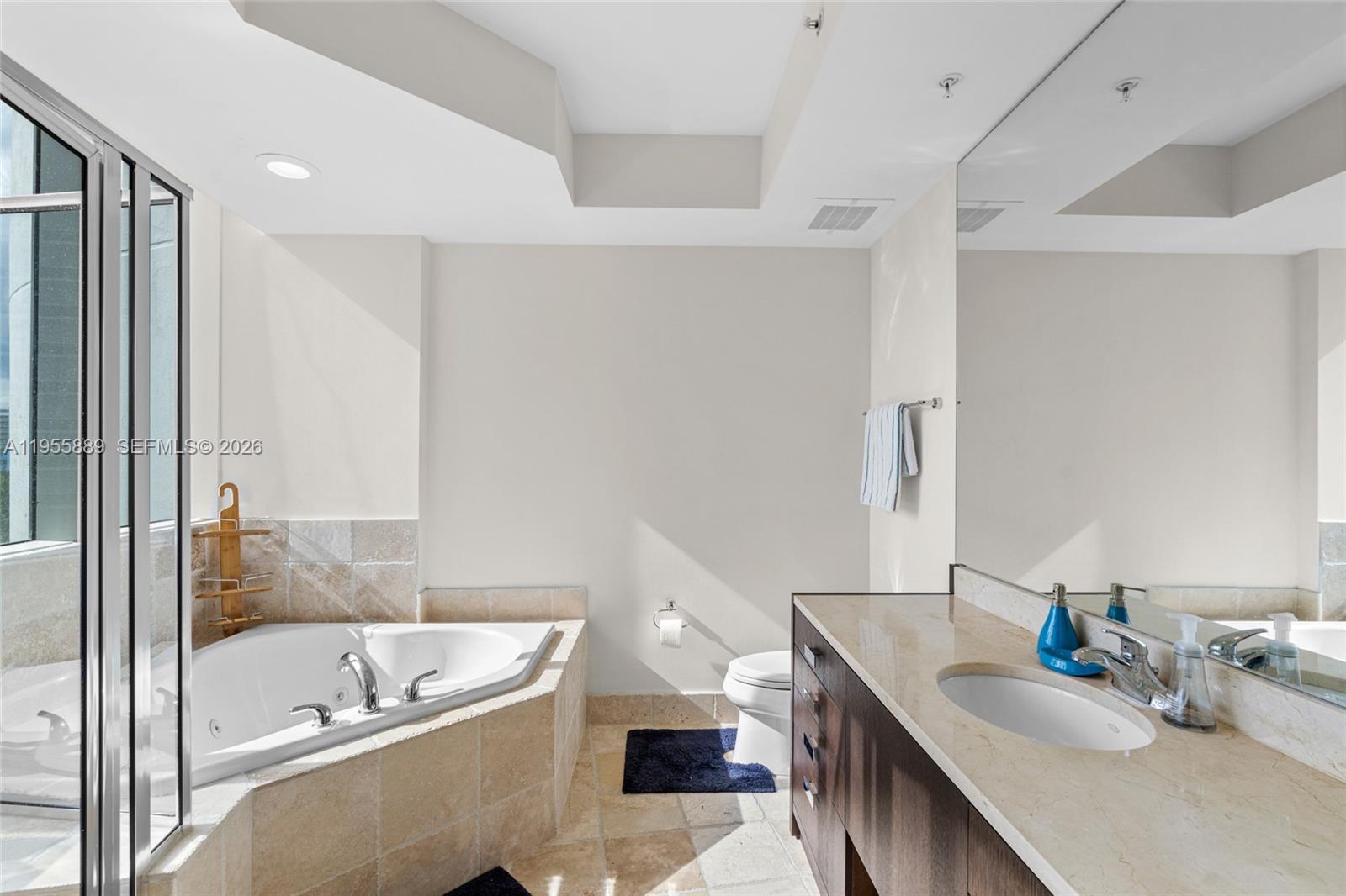 709 3 / 4 4045 sq. ft. $ 2026-01-30 0 Photo