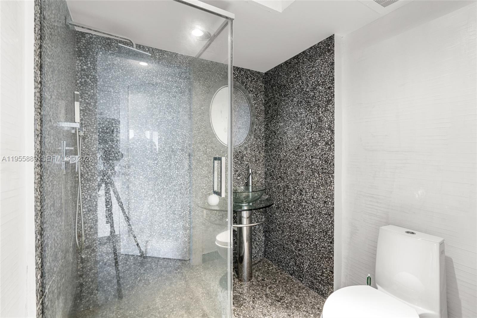 709 3 / 4 4045 sq. ft. $ 2026-01-30 0 Photo