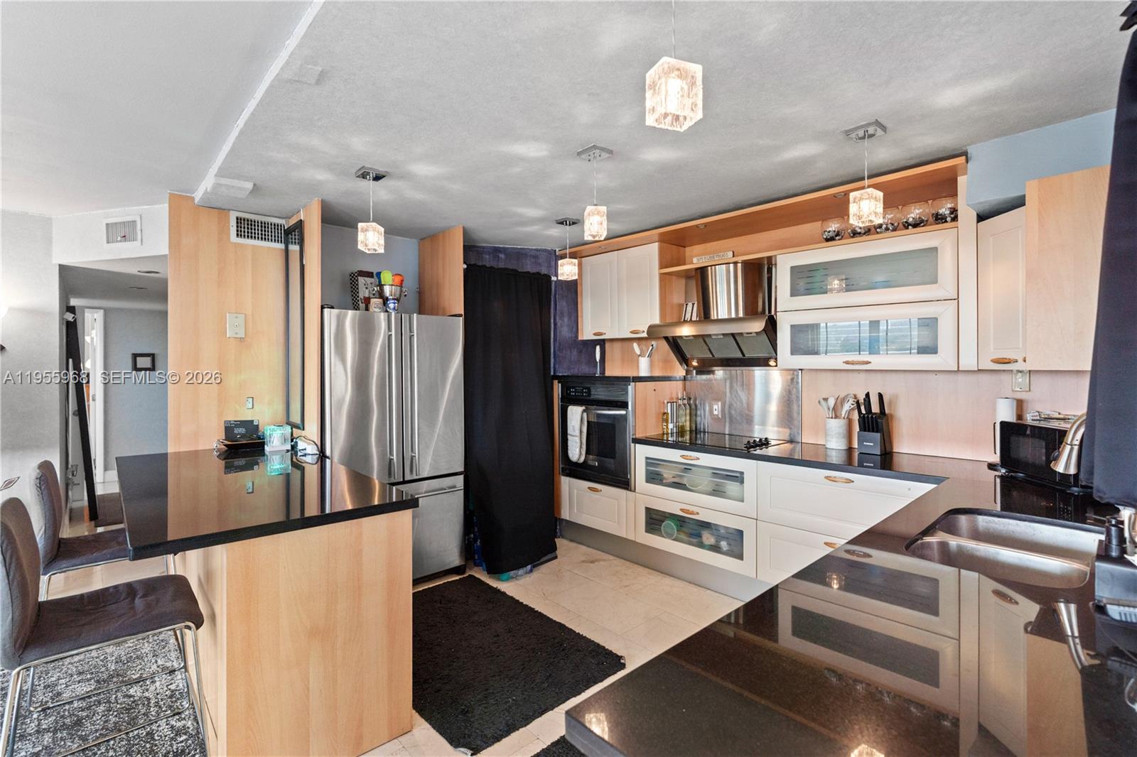 Ver detalles PH15E 2 / 2 1140 sq. ft. $ 2026-05-27 0 foto