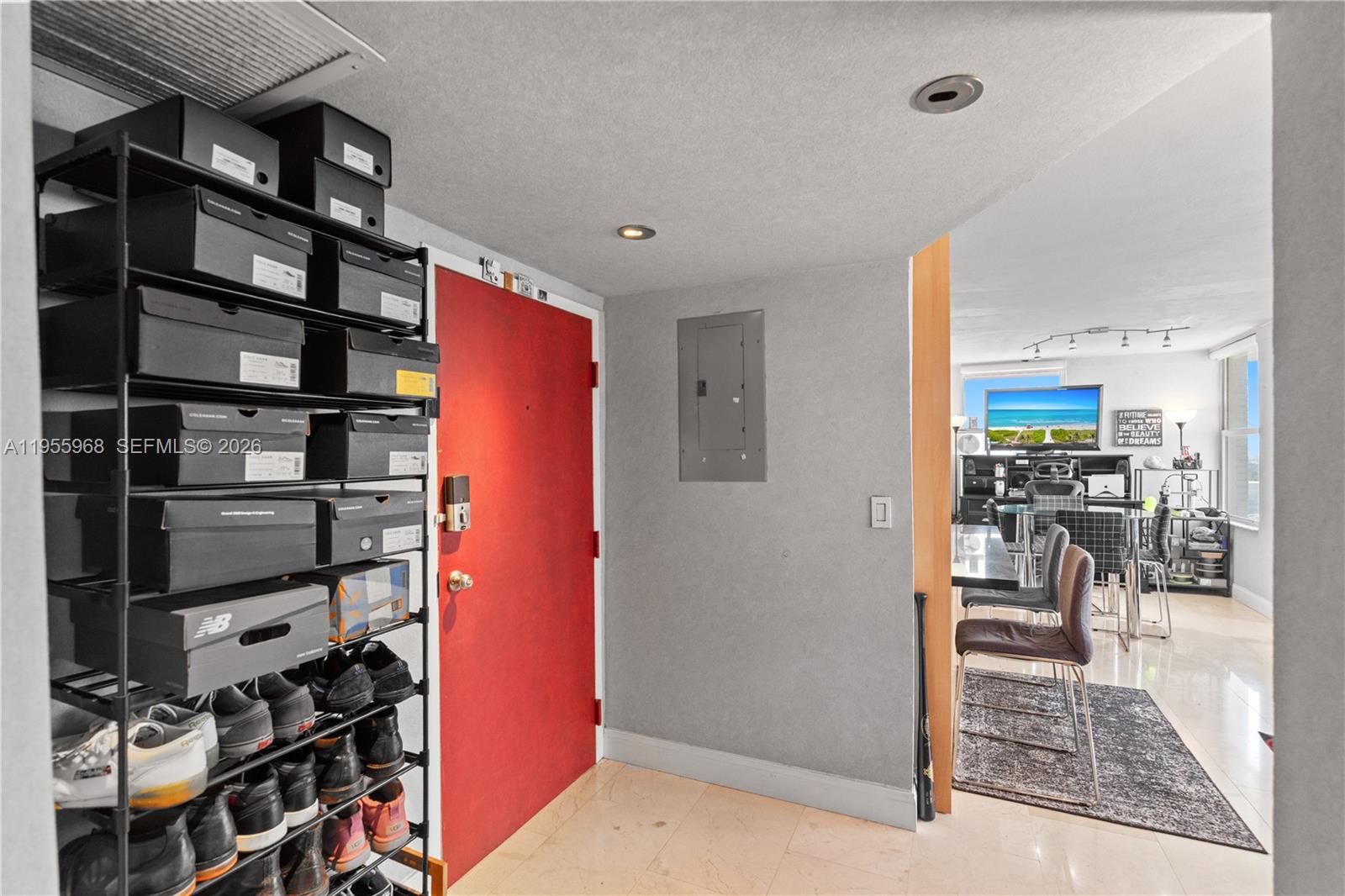 Ver detalles PH15E 2 / 2 1140 sq. ft. $ 2026-05-27 0 foto