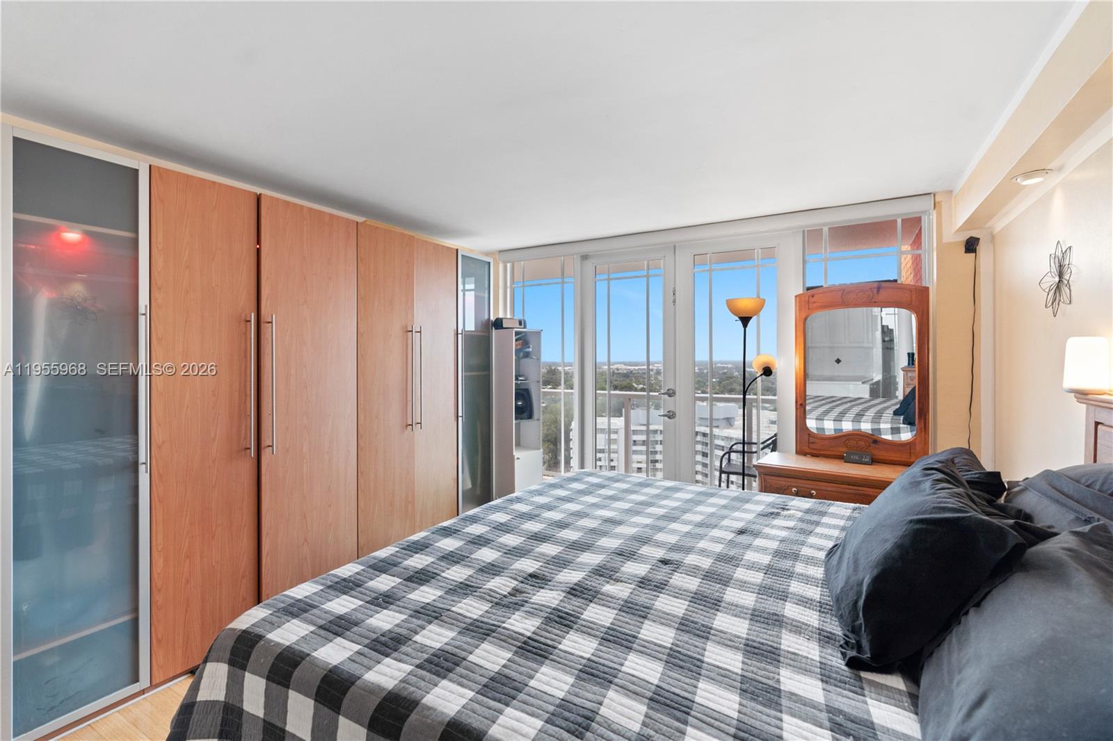 Ver detalles PH15E 2 / 2 1140 sq. ft. $ 2026-05-27 0 foto