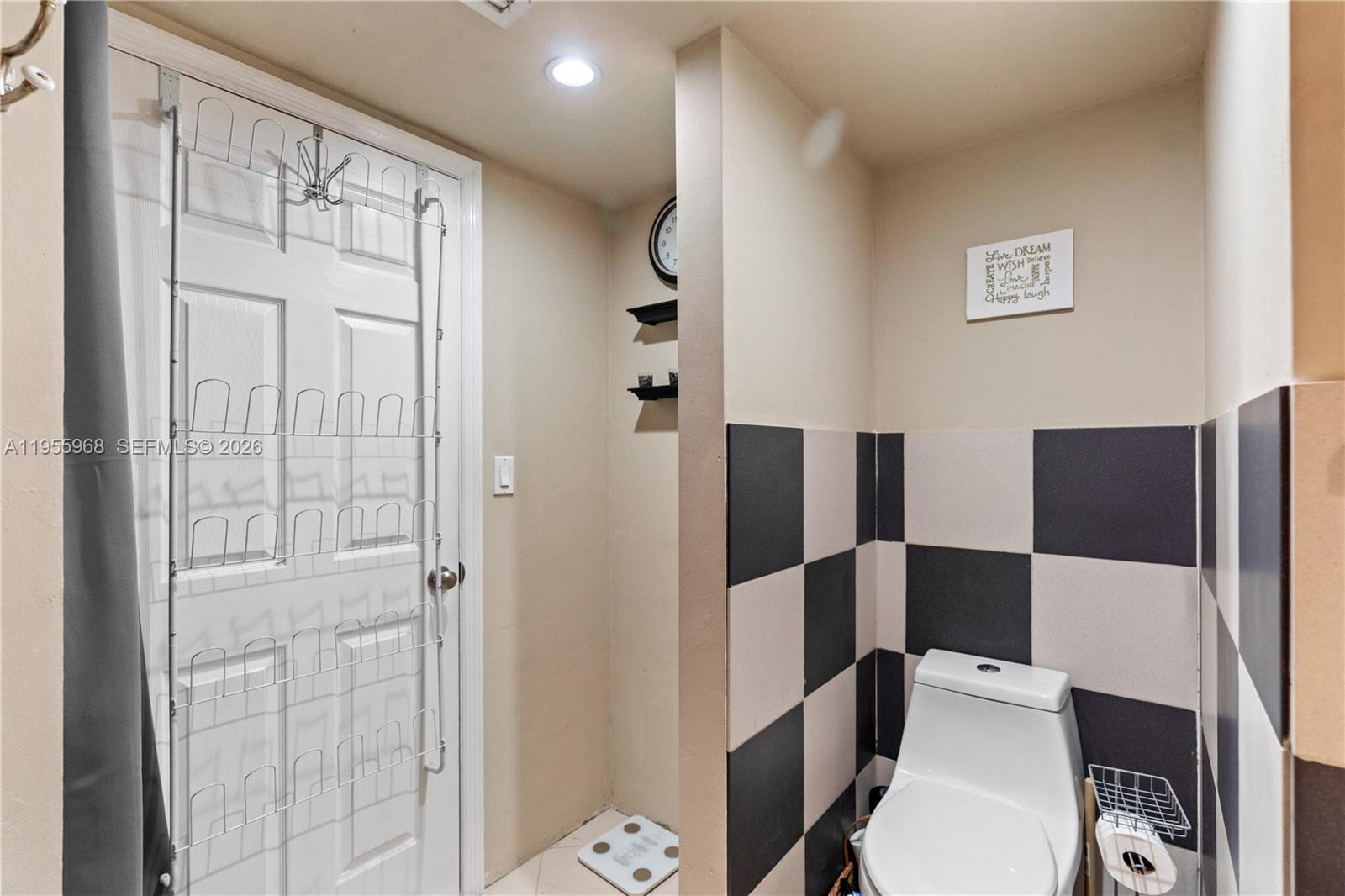 Ver detalles PH15E 2 / 2 1140 sq. ft. $ 2026-05-27 0 foto