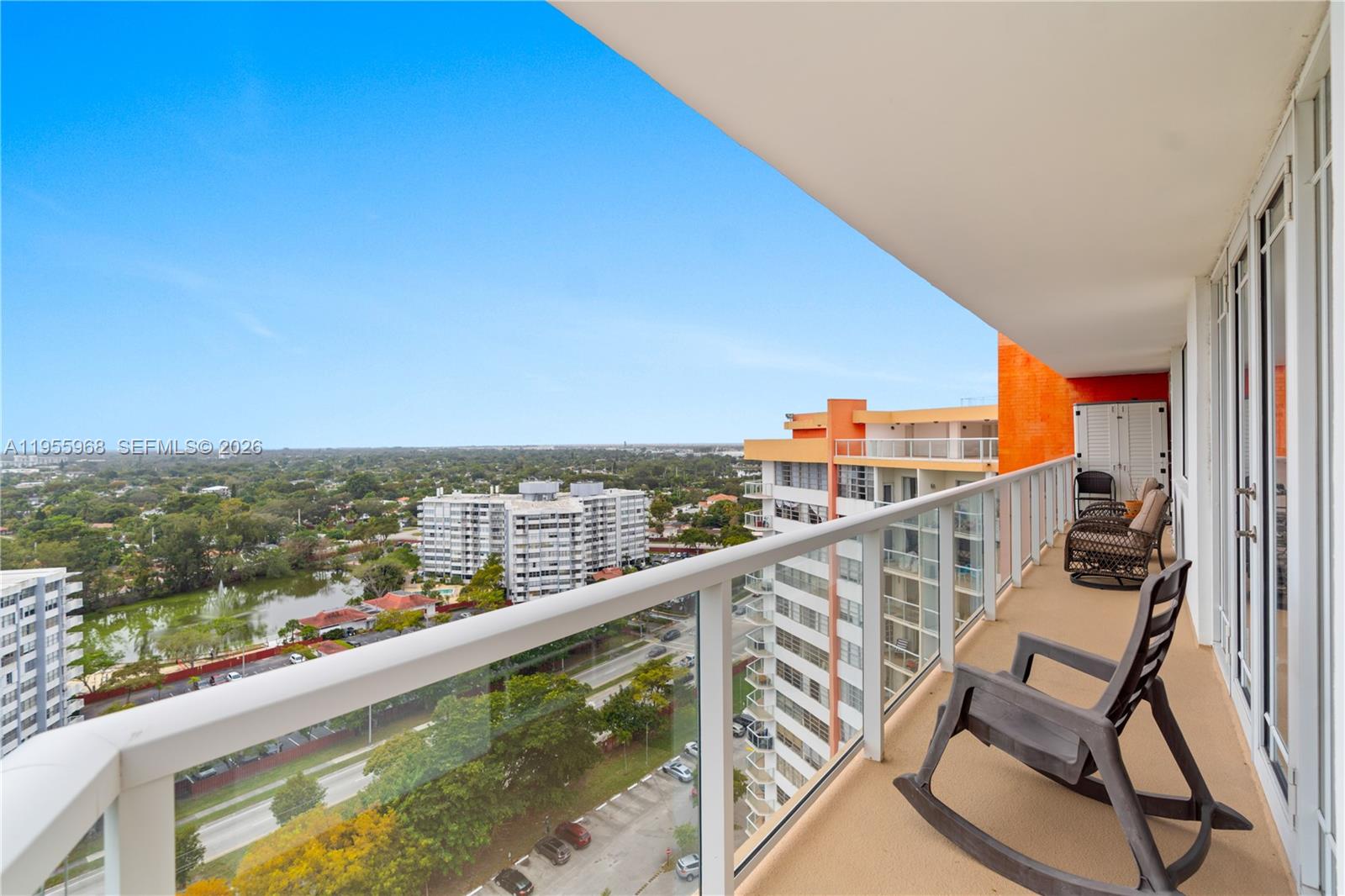 Ver detalles PH15E 2 / 2 1140 sq. ft. $ 2026-05-27 0 foto