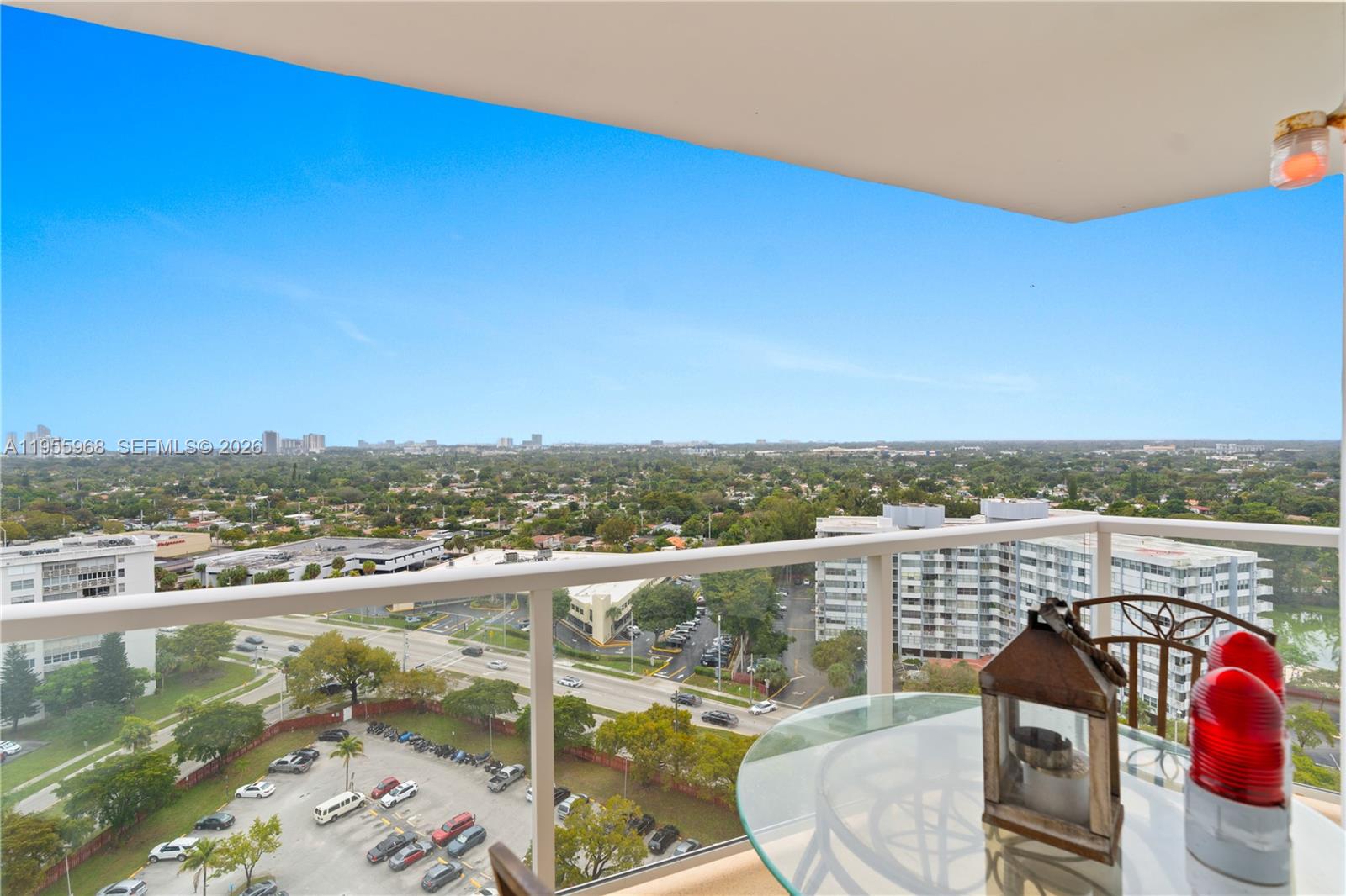 Ver detalles PH15E 2 / 2 1140 sq. ft. $ 2026-05-27 0 foto