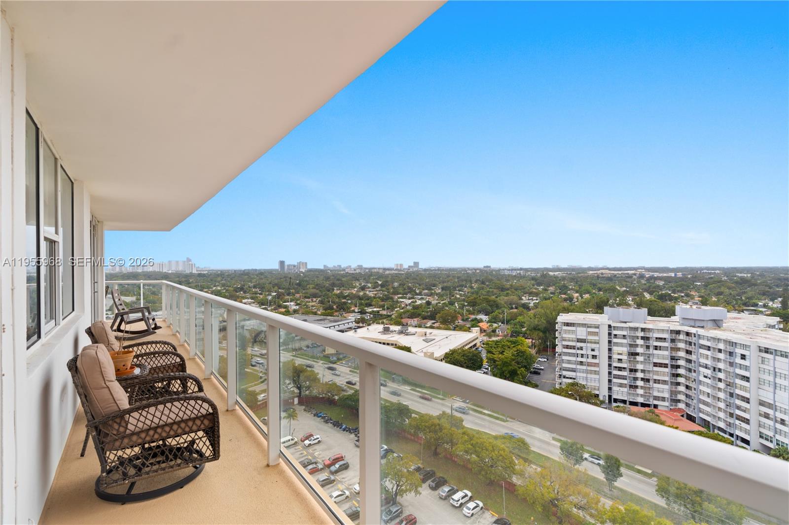 Ver detalles PH15E 2 / 2 1140 sq. ft. $ 2026-05-27 0 foto
