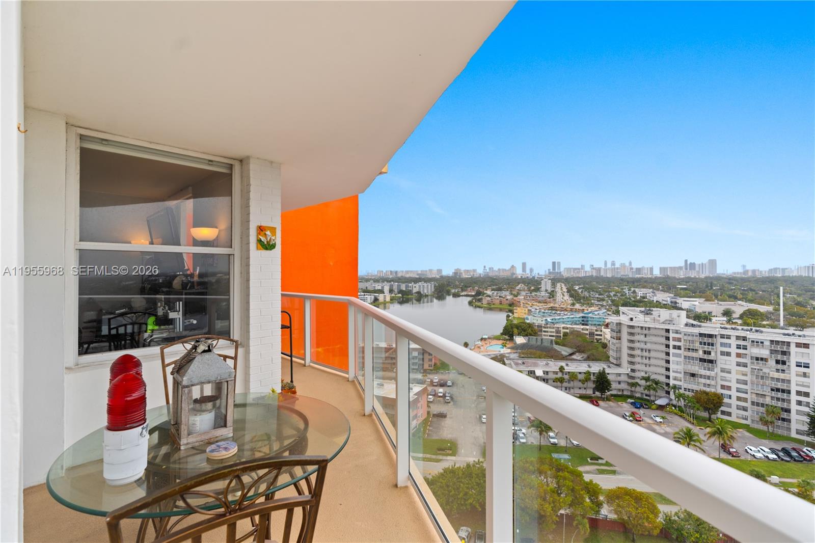 Ver detalles PH15E 2 / 2 1140 sq. ft. $ 2026-05-27 0 foto