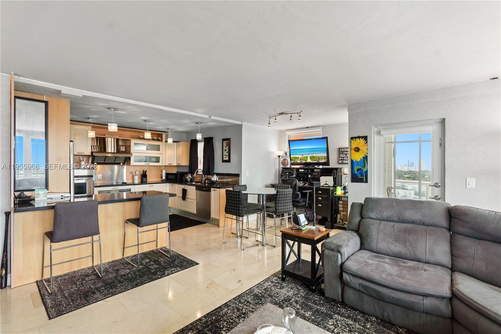 Ver detalles PH15E 2 / 2 1140 sq. ft. $ 2026-05-27 0 foto