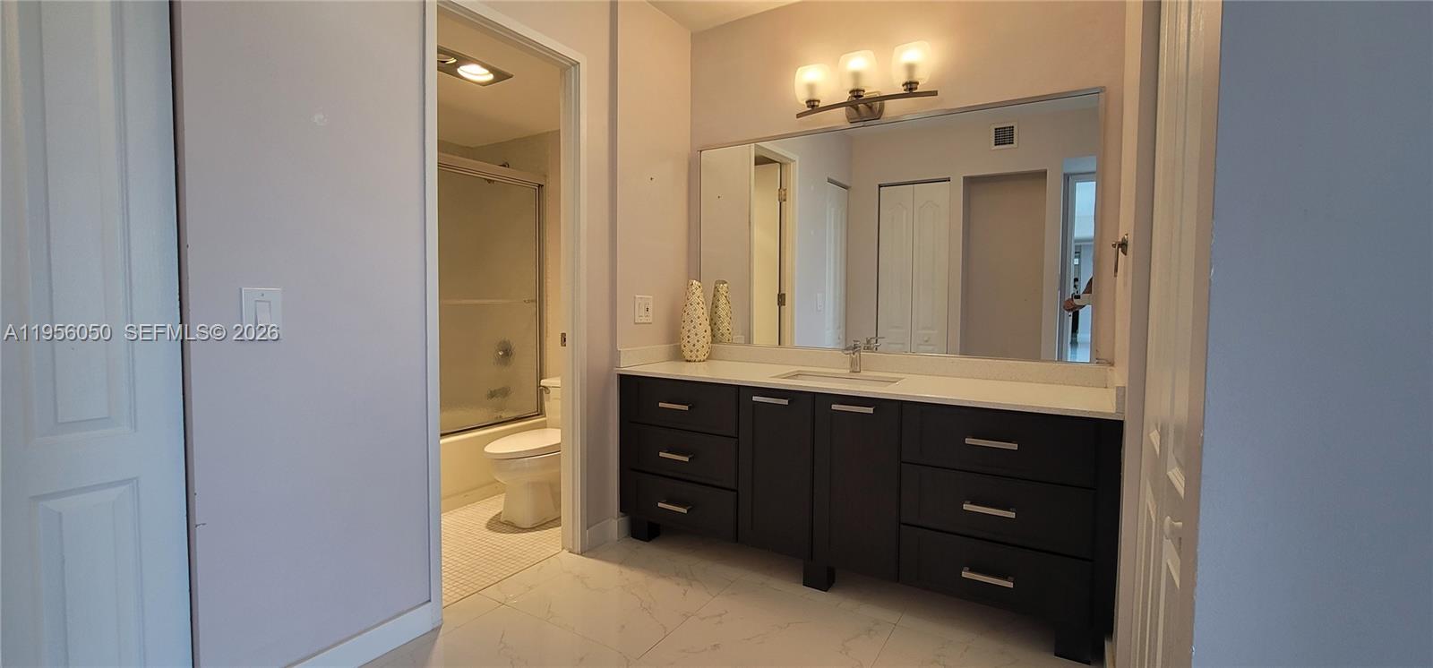 Photo of 3701 Country Club Dr #807, Aventura, Florida, 33180 - Second bathroom