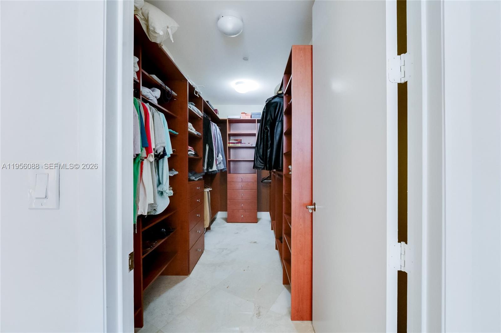 2103 3 / 3 1962 sq. ft. $ 2026-01-30 0 foto