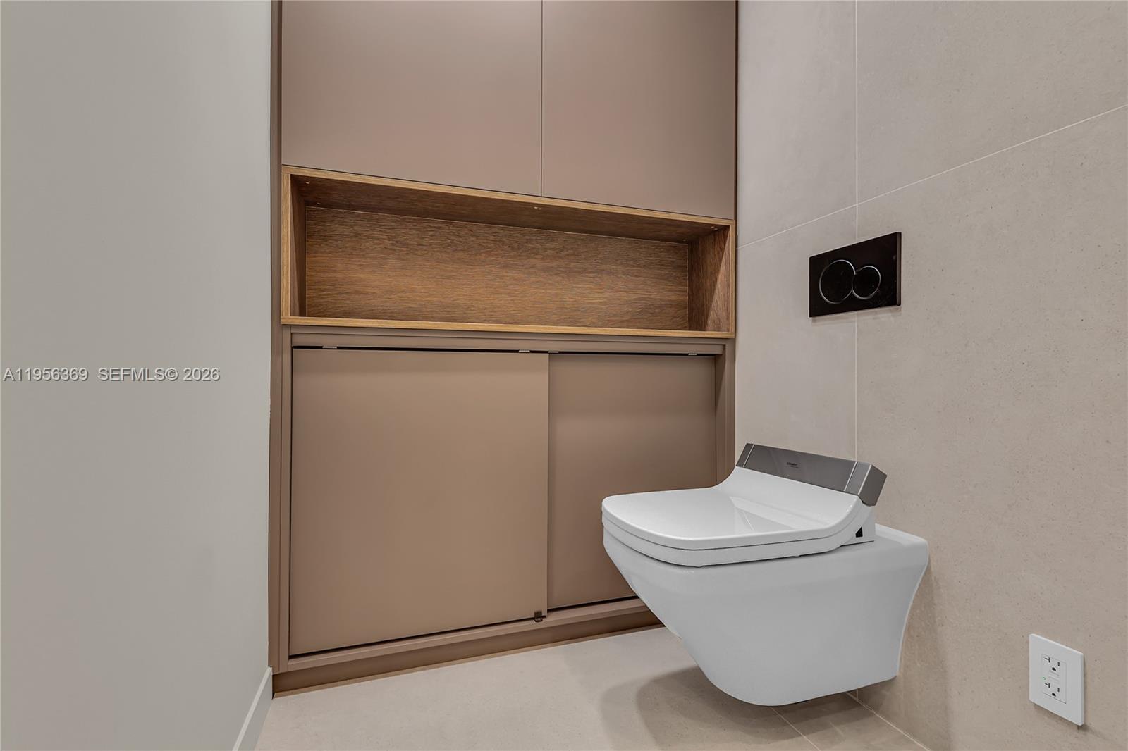 Photo of 3535 Ocean Dr  #1003, Hollywood, Florida, 33019 - MASTER BATHROOM TOILET ROOM