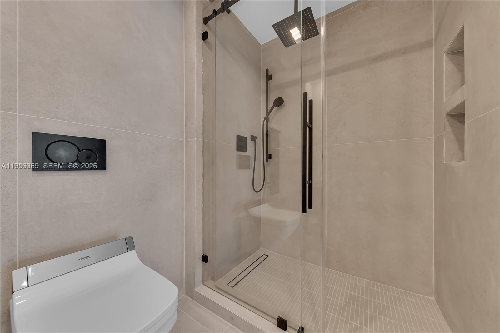 Photo of 3535 Ocean Dr  #1003, Hollywood, Florida, 33019 - GUEST BATHROOM