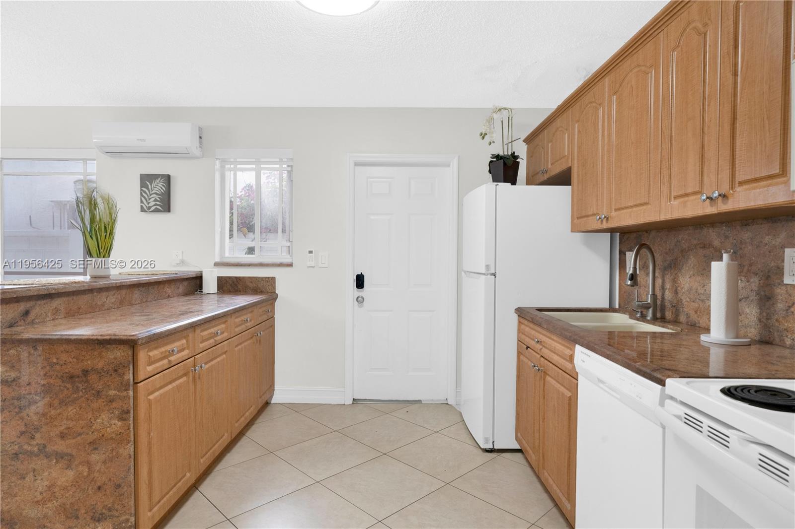   /  2020 sq. ft. $ 2026-01-31 0 Photo