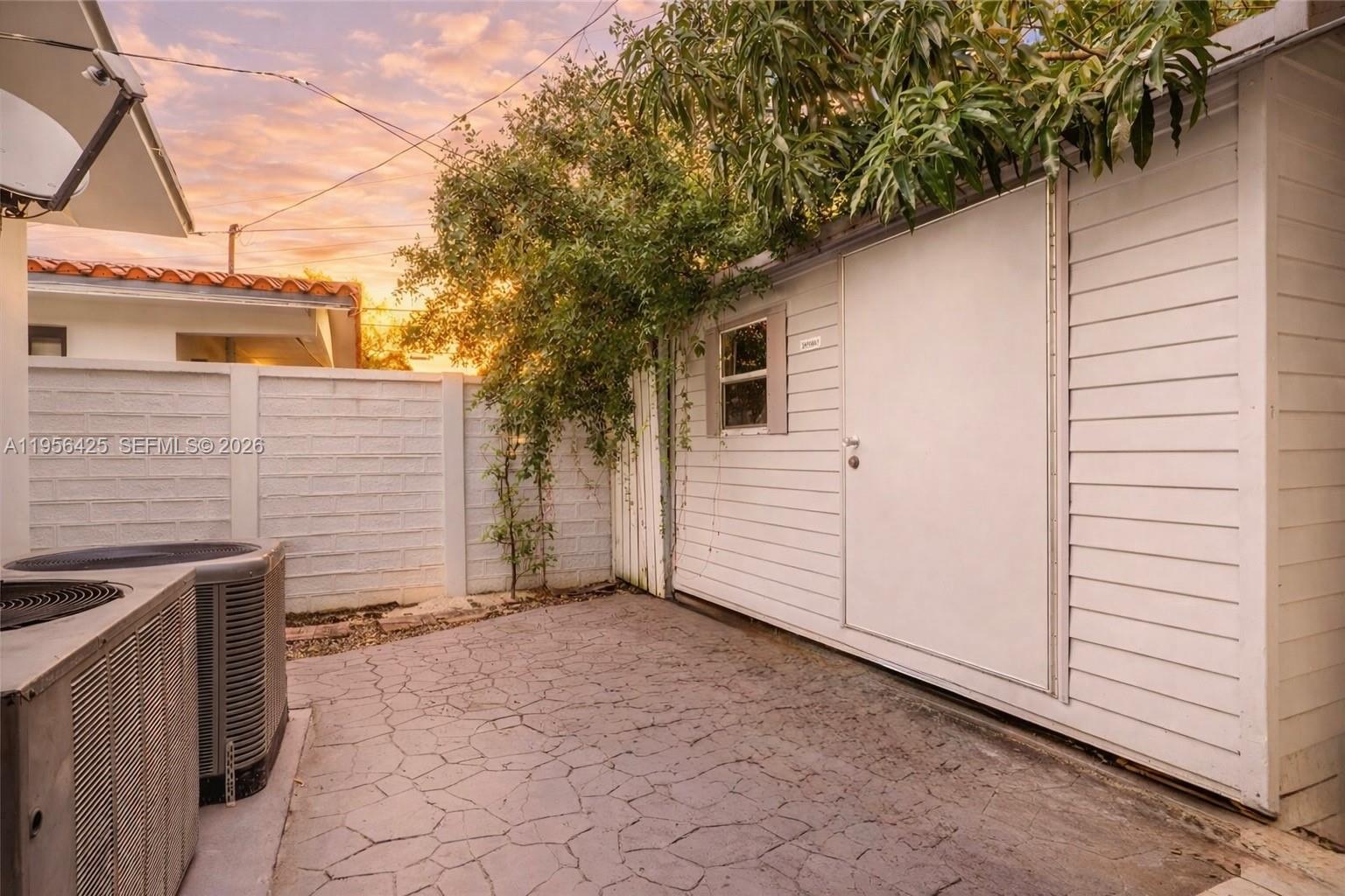   /  2020 sq. ft. $ 2026-01-31 0 Photo