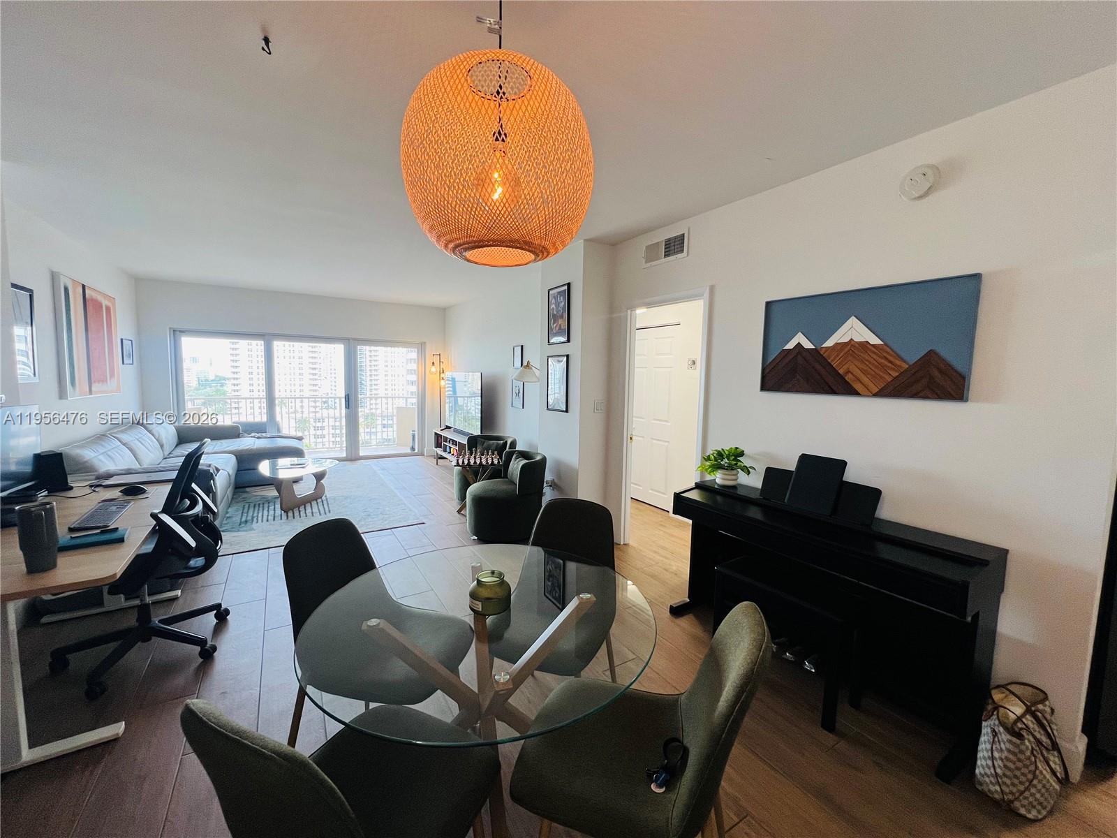 See details 9M 1 / 2 870 sq. ft. $ 2026-01-31 0 Photo