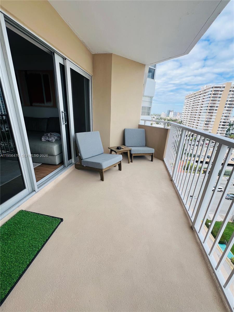 See details 9M 1 / 2 870 sq. ft. $ 2026-01-31 0 Photo