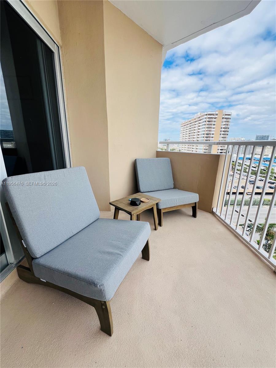 See details 9M 1 / 2 870 sq. ft. $ 2026-01-31 0 Photo