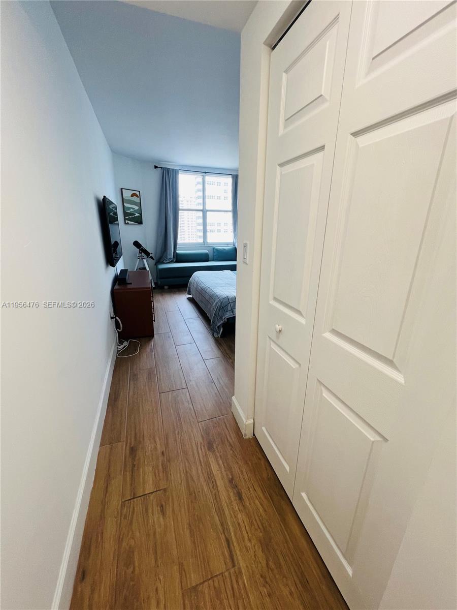 See details 9M 1 / 2 870 sq. ft. $ 2026-01-31 0 Photo