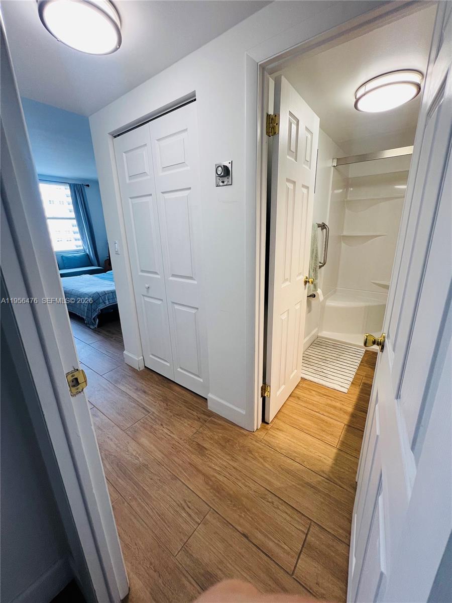 See details 9M 1 / 2 870 sq. ft. $ 2026-01-31 0 Photo