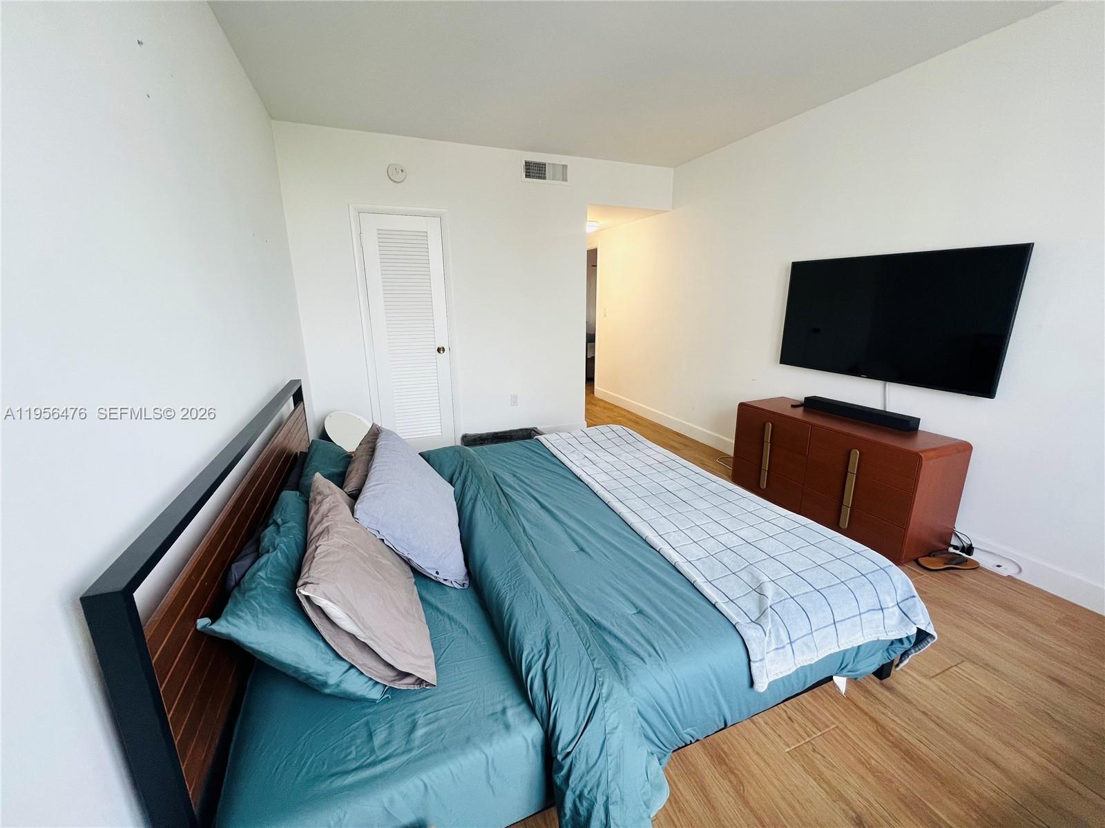 See details 9M 1 / 2 870 sq. ft. $ 2026-01-31 0 Photo