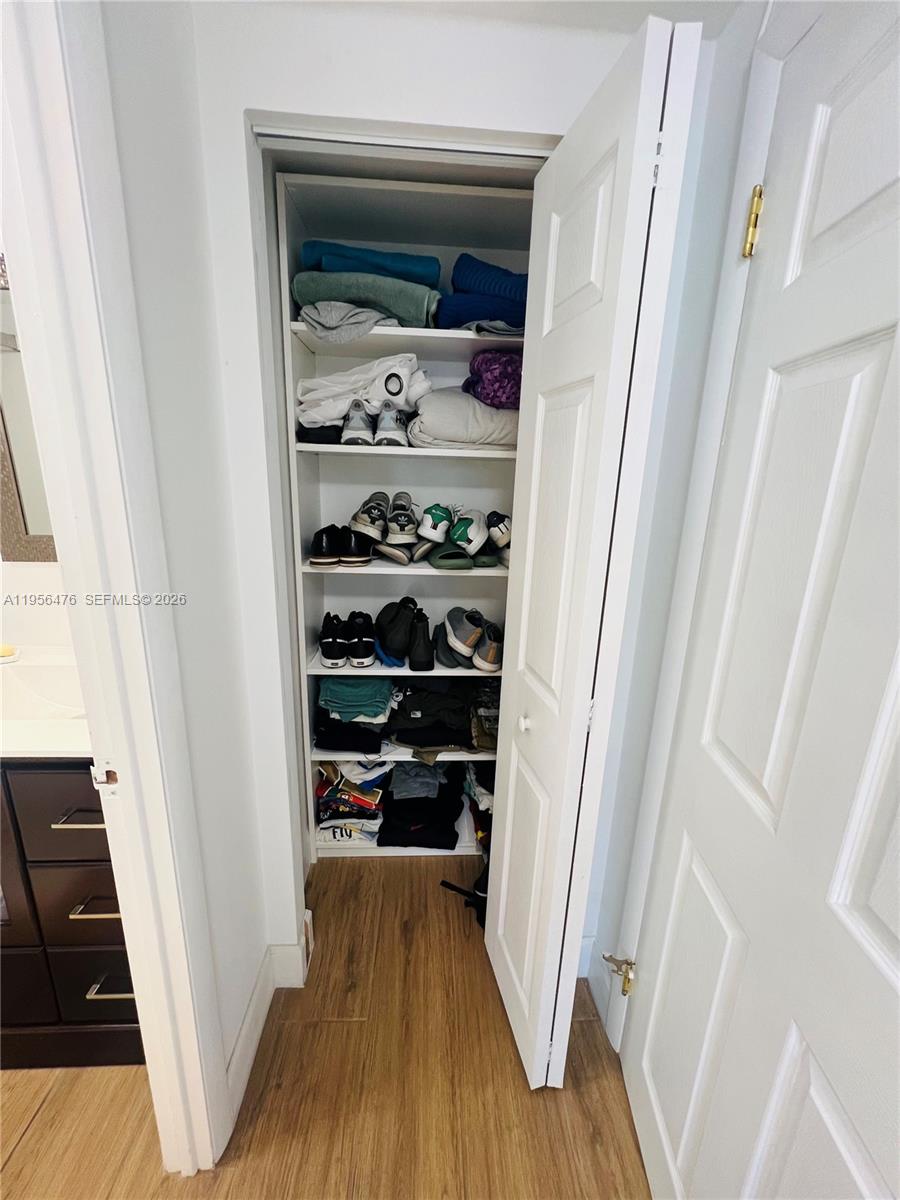 See details 9M 1 / 2 870 sq. ft. $ 2026-01-31 0 Photo