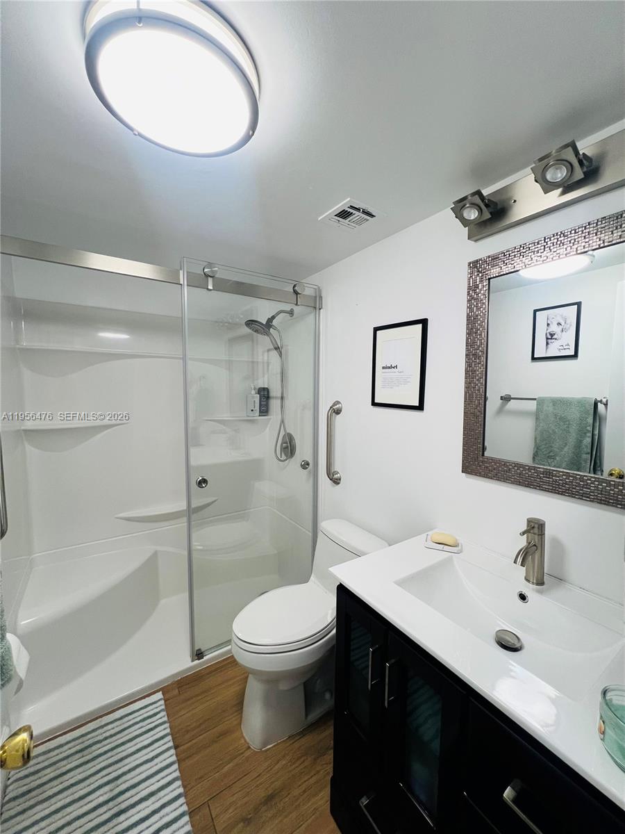 See details 9M 1 / 2 870 sq. ft. $ 2026-01-31 0 Photo