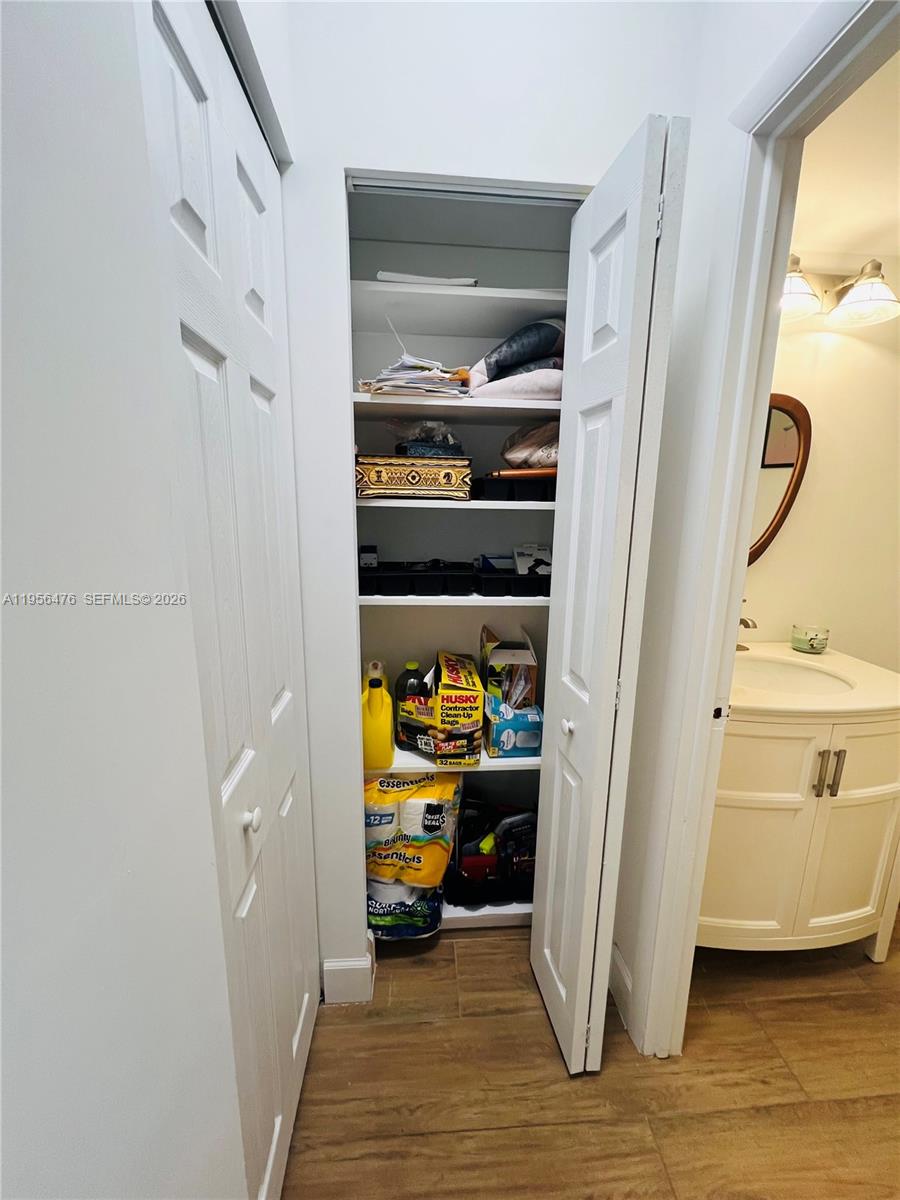 See details 9M 1 / 2 870 sq. ft. $ 2026-01-31 0 Photo