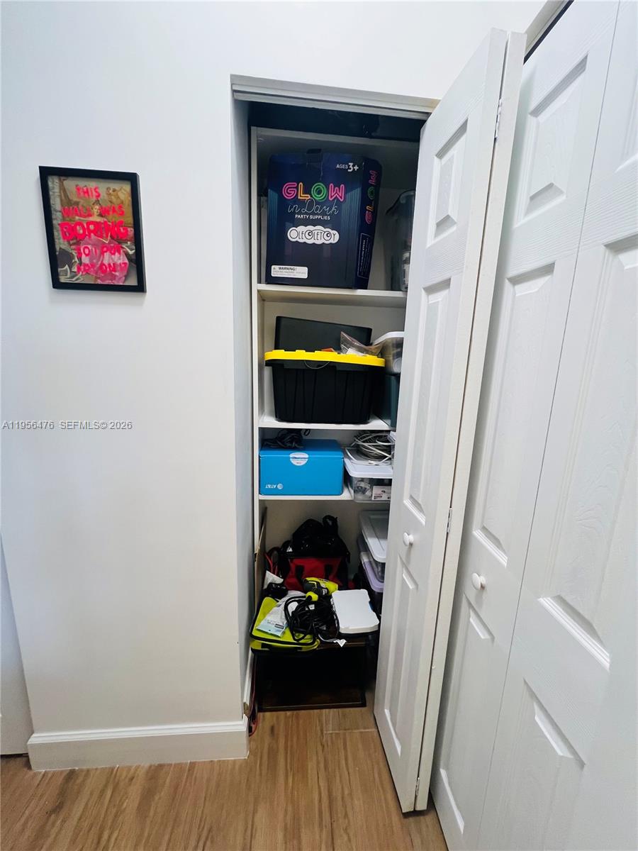 See details 9M 1 / 2 870 sq. ft. $ 2026-01-31 0 Photo