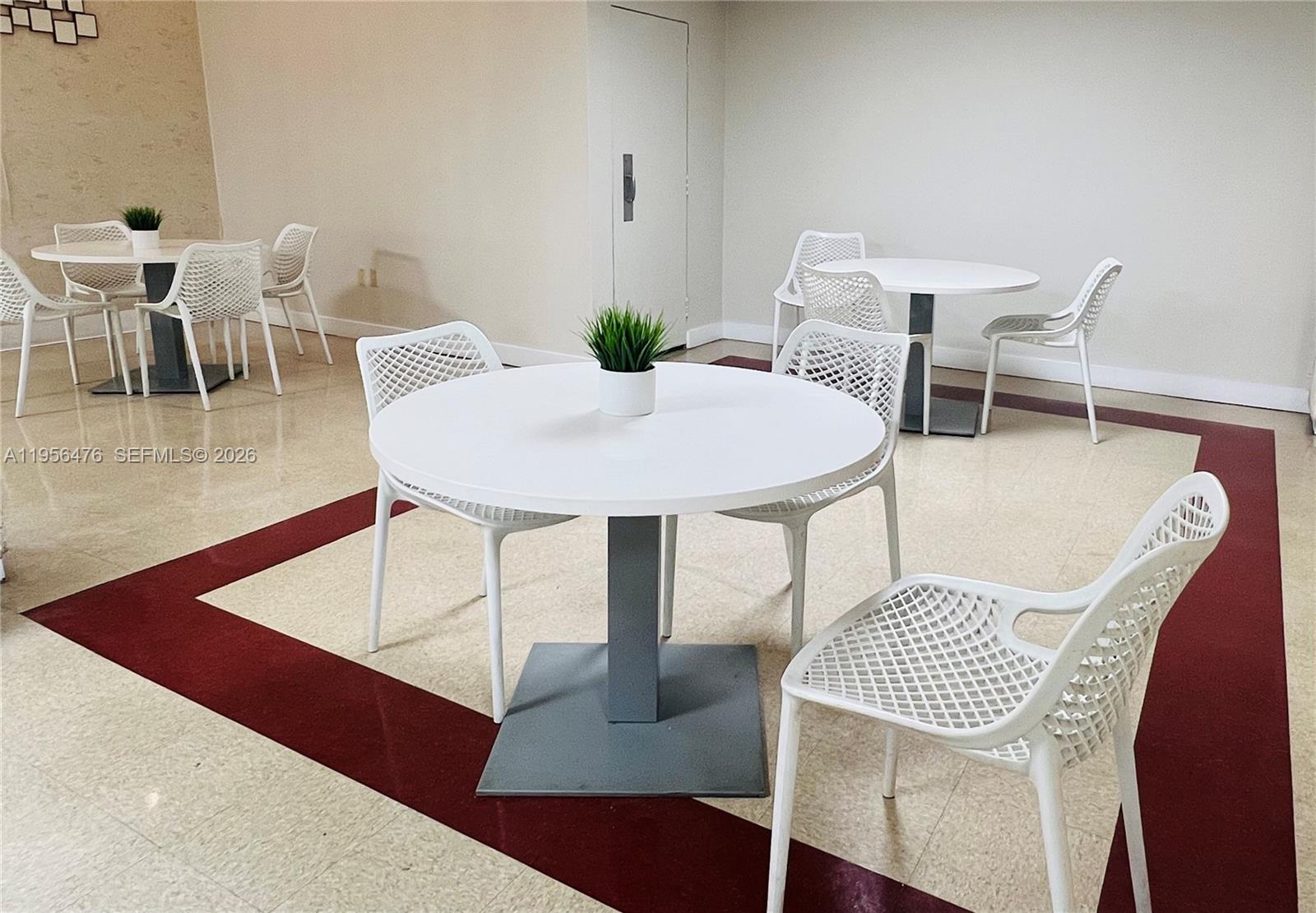 See details 9M 1 / 2 870 sq. ft. $ 2026-01-31 0 Photo