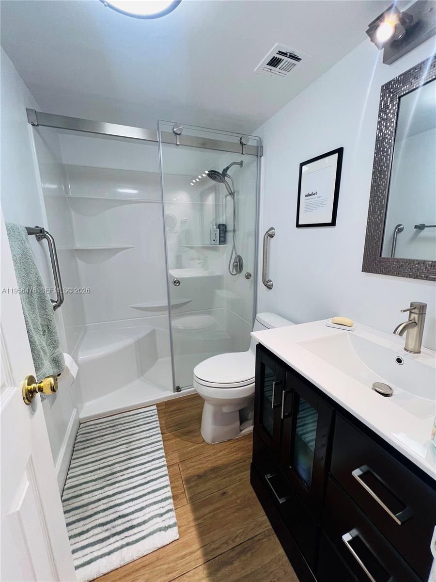 See details 9M 1 / 2 870 sq. ft. $ 2026-01-31 0 Photo